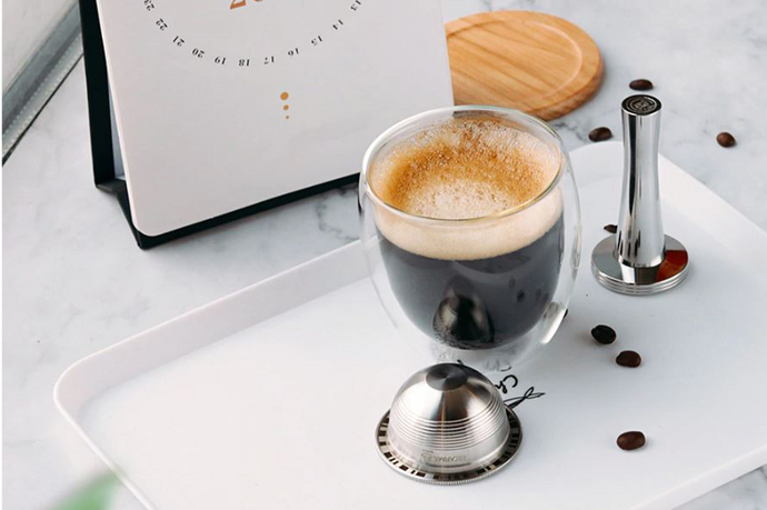 Comment savoir le modèle d'une Nespresso Vertuo et si elle est compatible avec une capsule rechargeable ?
